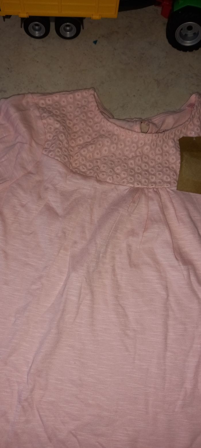 Tee-shirt neuf - photo numéro 2