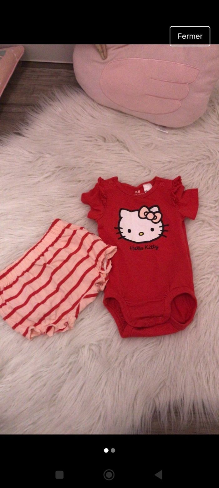 Lot d un pyjama léger et d'une tenue été Hello Kitty taille 1-3 mois - photo numéro 4