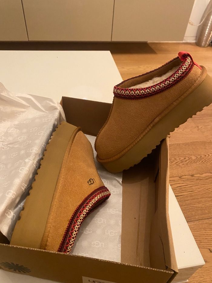 Bottes moufles  Ugg tazz taille 38 neuve - photo numéro 3