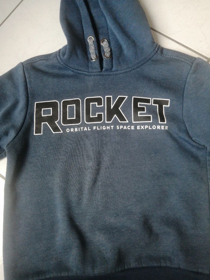 Sweat a capuche 134/140 - photo numéro 2