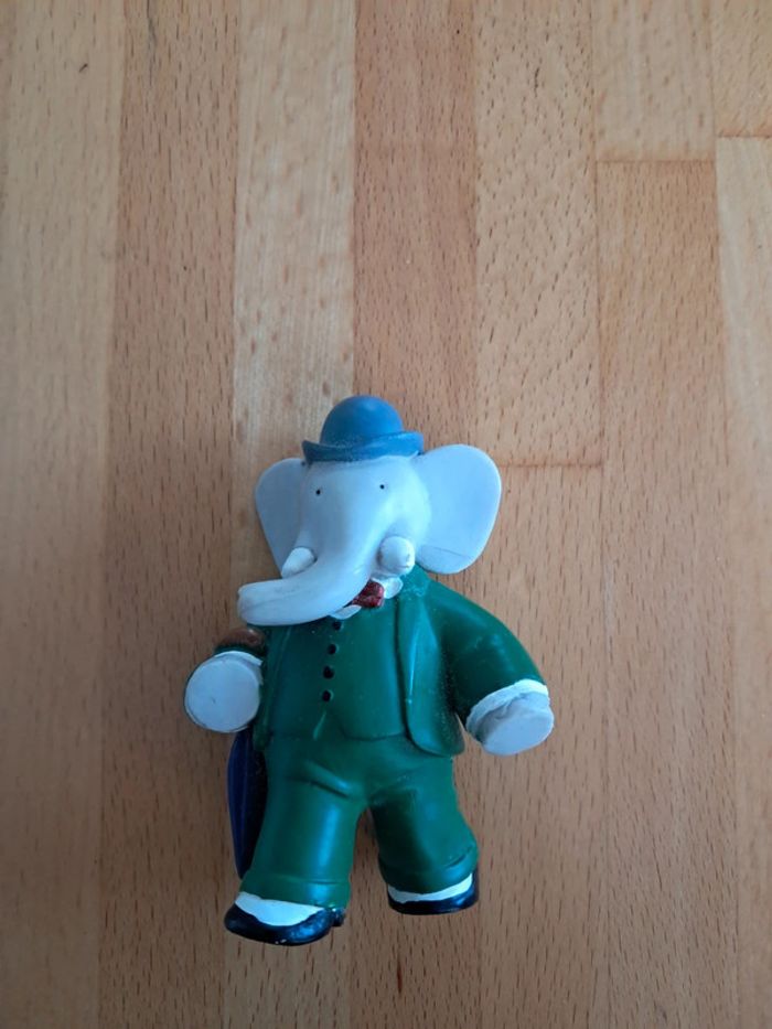Figurine Babar et son parapluie