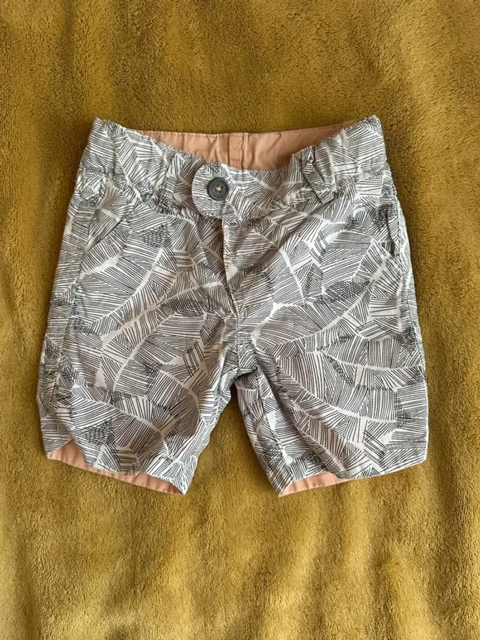 Beau short IKKS réversible taille 6 mois