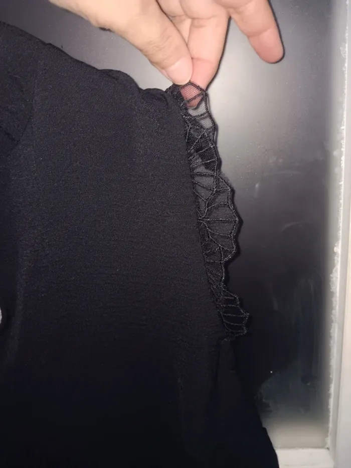 Top sans manches noir, col V détail dentelle taille 48 - photo numéro 3