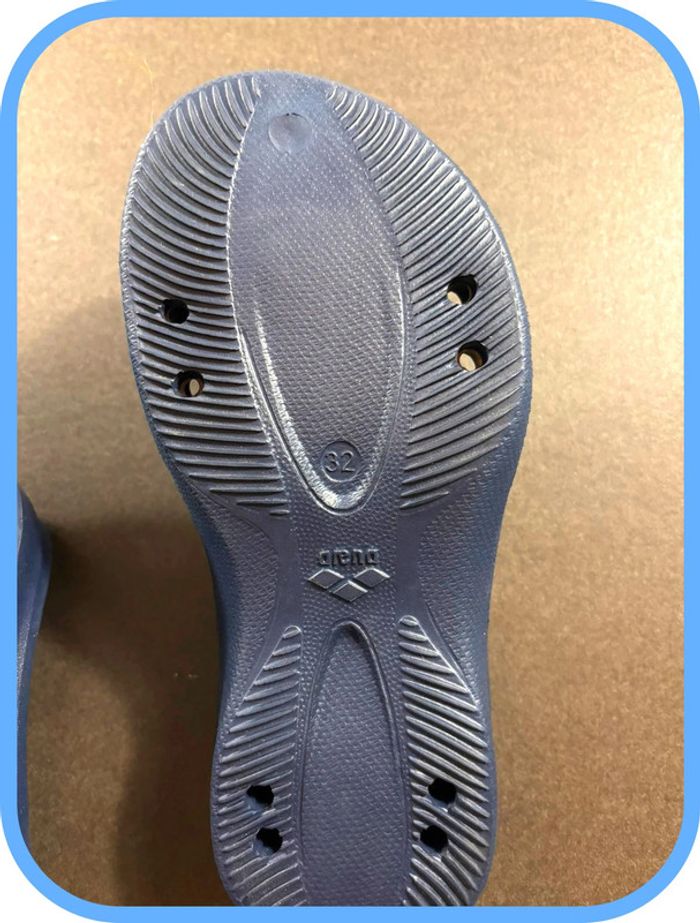 Claquette Arena bleu marine Taille 32 - photo numéro 5