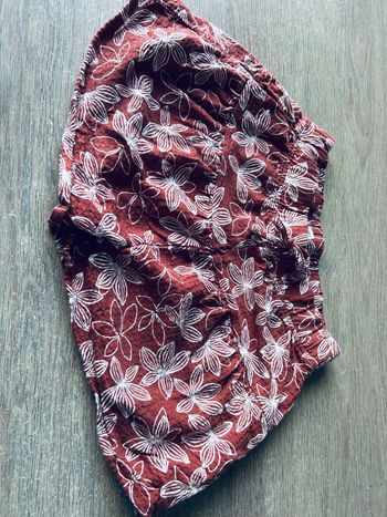 Short marron et blanc motif fleur exotique 9 ans réglable sur le côté 
