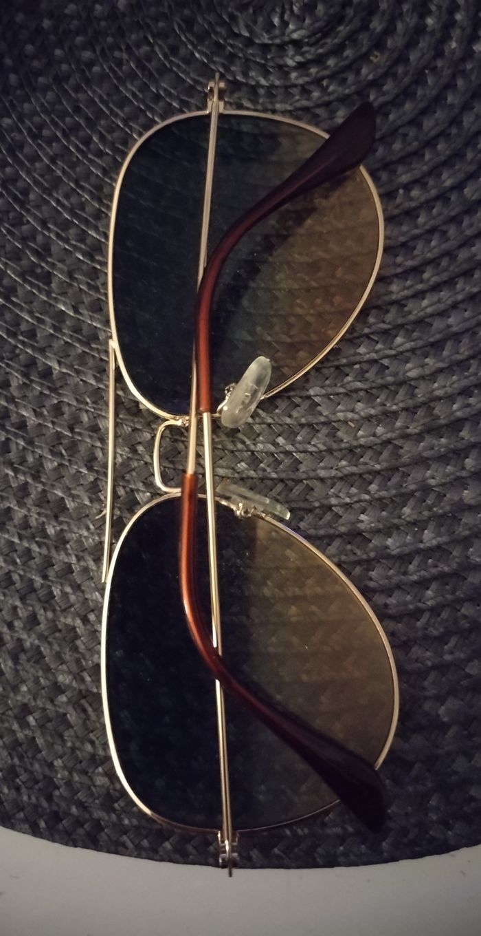Lunette de soleil en très bon état - photo numéro 5