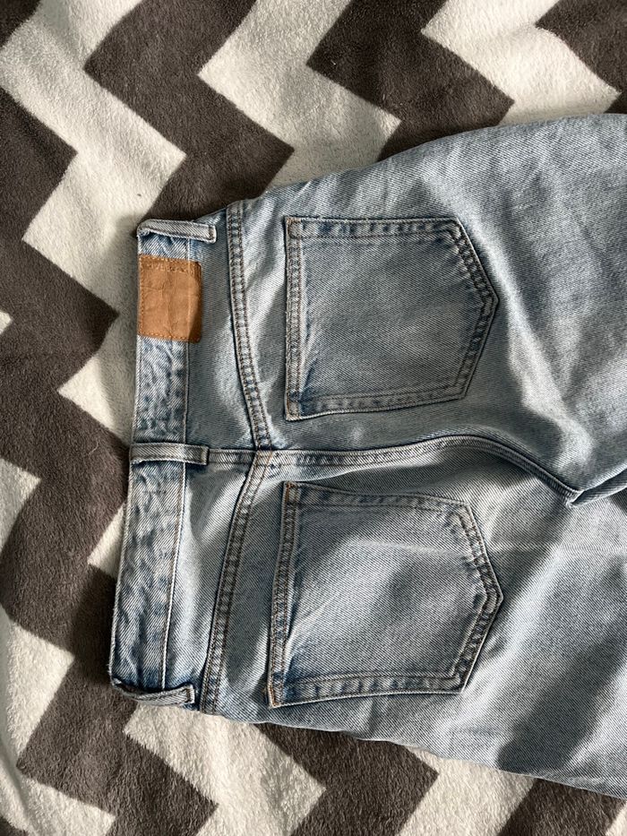 Jean bleu Pull & Bear, en très bon état. - photo numéro 3