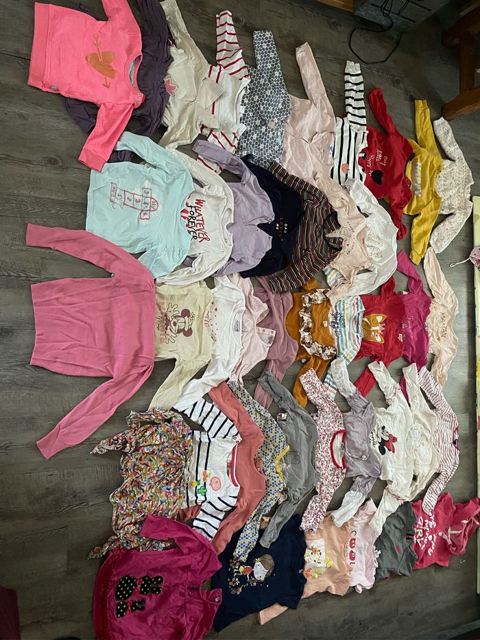 Lot 43 hauts taille 18 mois