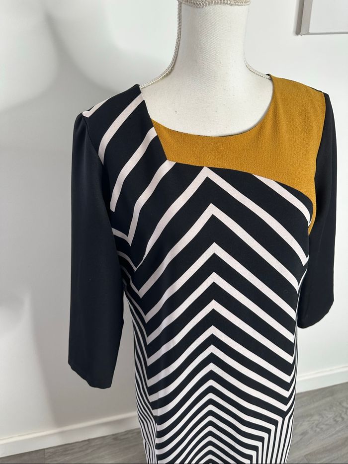 Robe à rayures noire blanche moutarde Miguel Gageiro T42 XL - photo numéro 2