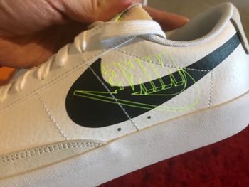 # basket nike blanches taille 41 neuve.