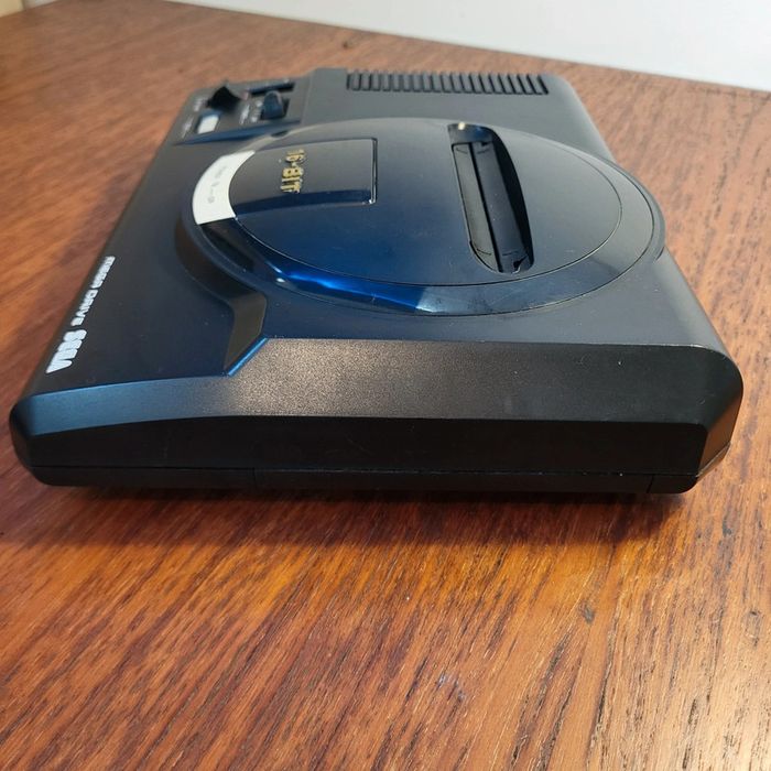 Sega Mega Drive 16 Bit plus 2 manette officielle - photo numéro 13