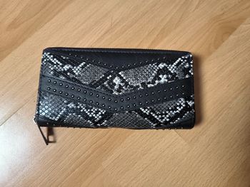 Grand portefeuille noir effet croco