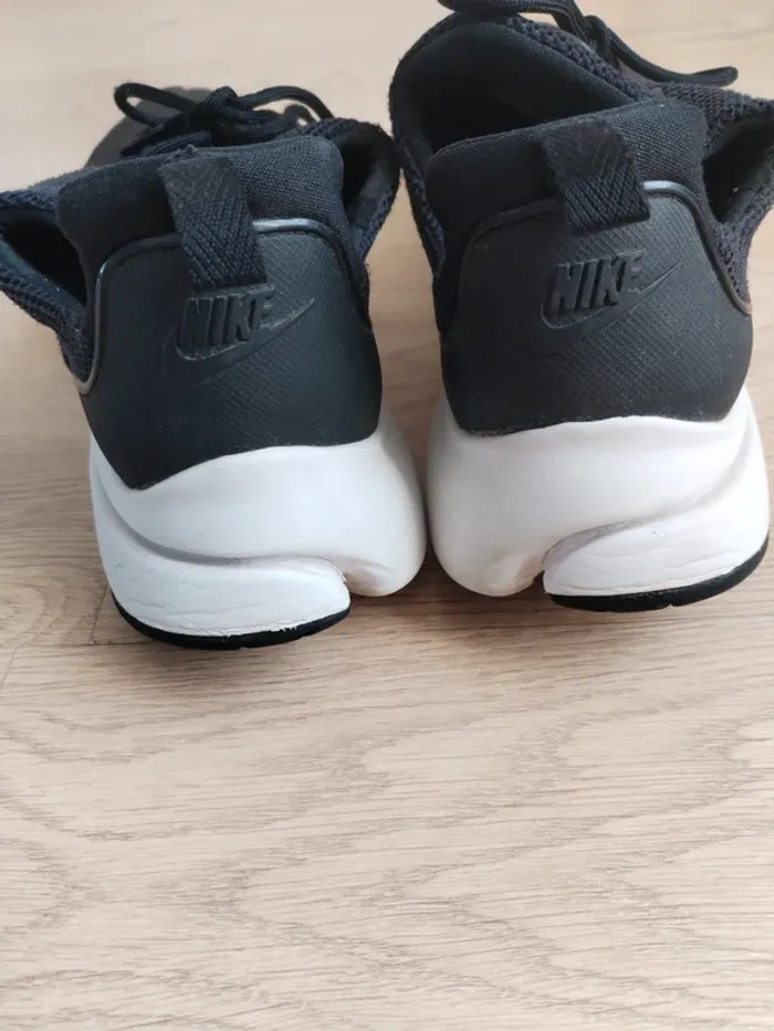 Sneakers Nike Presto fly noire et blanche - photo numéro 9