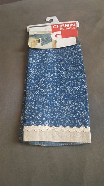 Chemin de table neuf