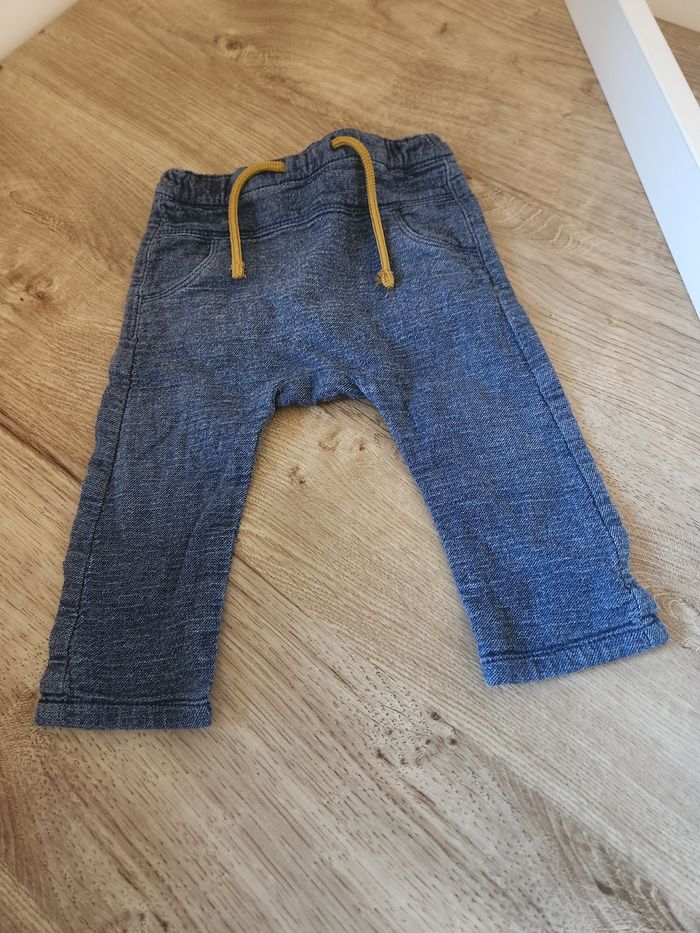 Jogging tape a l’oeil 18 mois