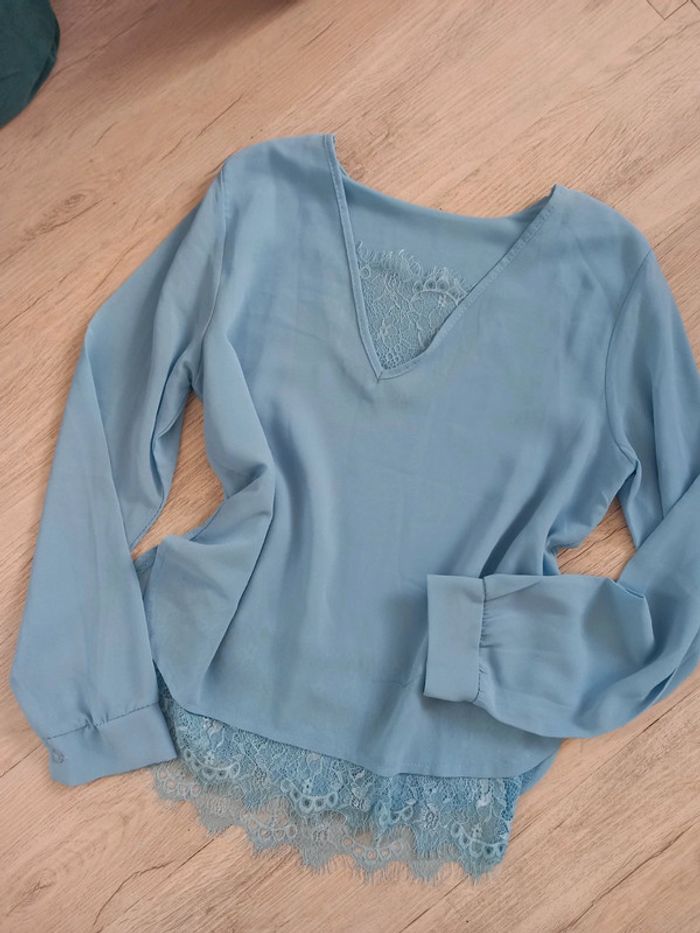 Blouse col v et bas dentelle - photo numéro 7