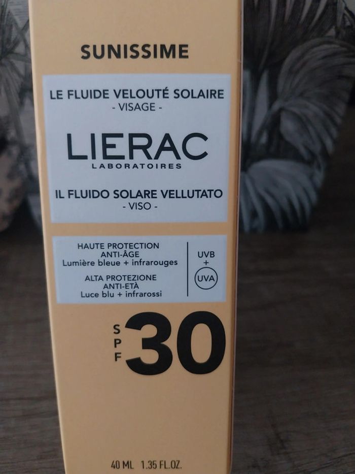 Lait fluide velouté visage Lierac