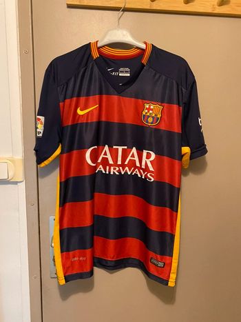 Très jolie t-shirt de foot Barcelone