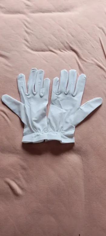 Gants blancs