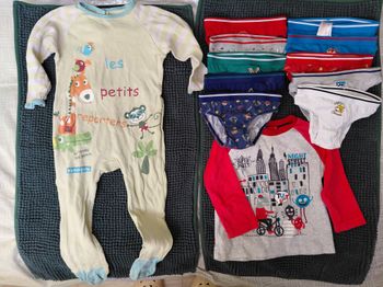 Lot pyjamas et slips 24 mois