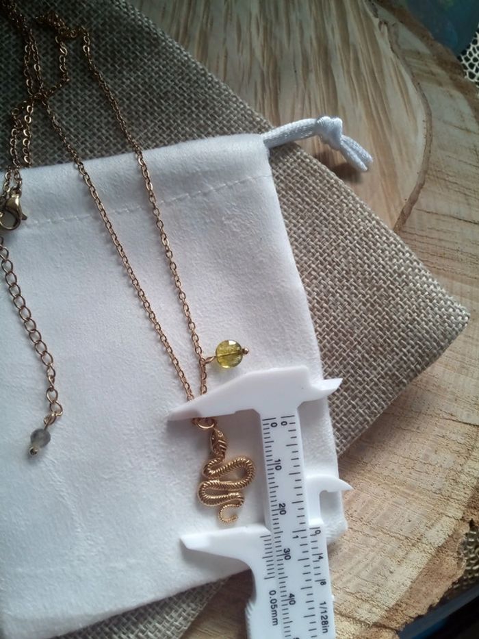 Collier serpent et pierre de péridot naturelle à facettes - photo numéro 4