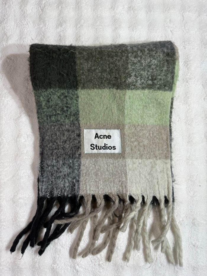 Acne Studios écharpe carreaux beige/vert - photo numéro 6