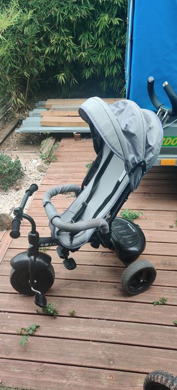 Tricycle poussette en bon état