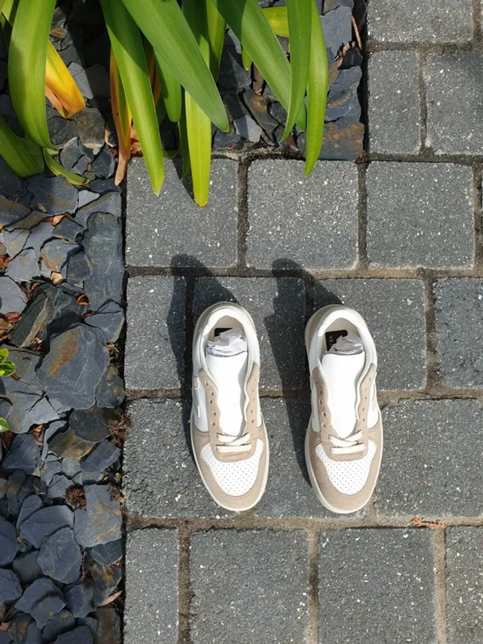 Veja V10 White Natural Sahara - photo numéro 3