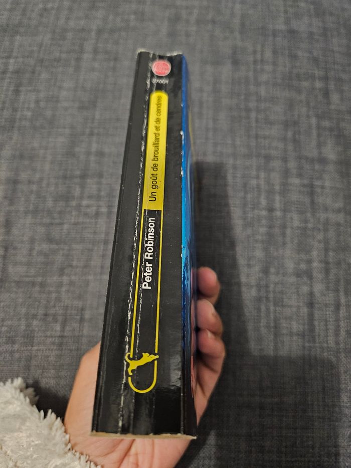 Peter Robinson: Tome 7 "Un goût de brouillard et de cendres" - photo numéro 3