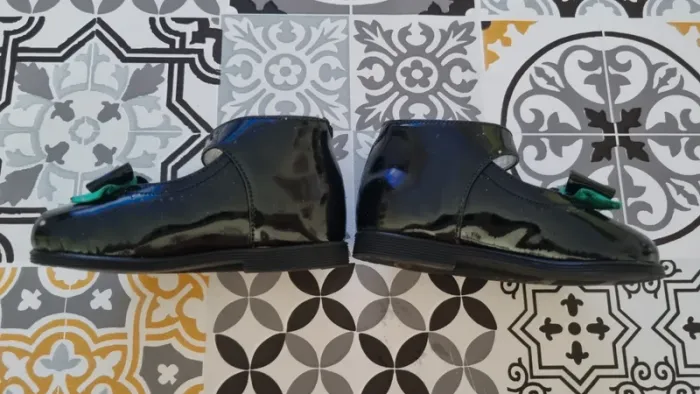 Petite chaussure de marché noir avec nœud vert taille 17 - photo numéro 9