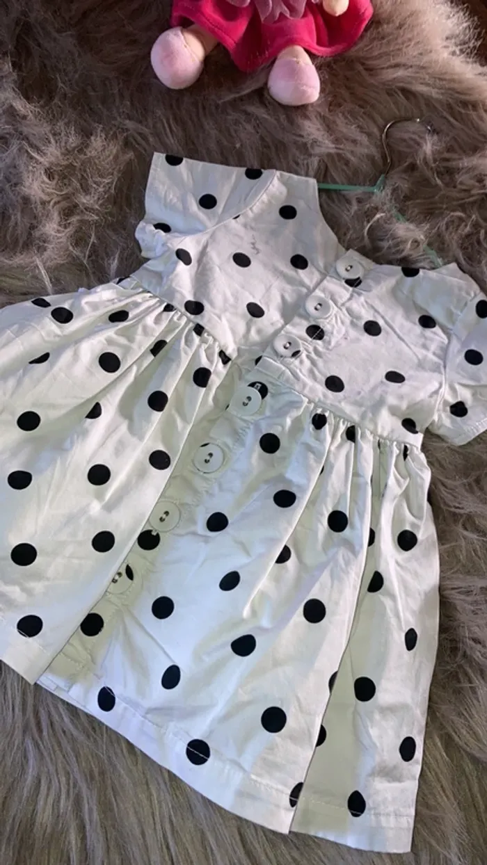 Robe kiabi 9mois neuve - photo numéro 4