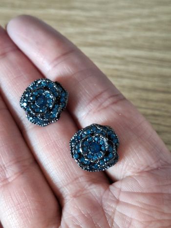 Puces d'oreilles en forme de fleurs