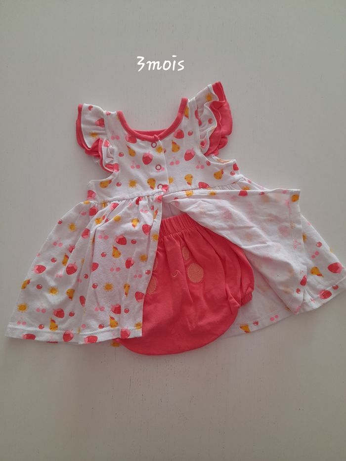 Ensemble fille 3 mois - photo numéro 2