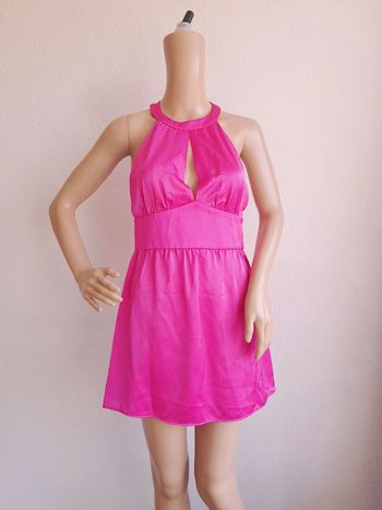 Zara - Robe courte satinée, sans manches, dos et poitrine ouverts