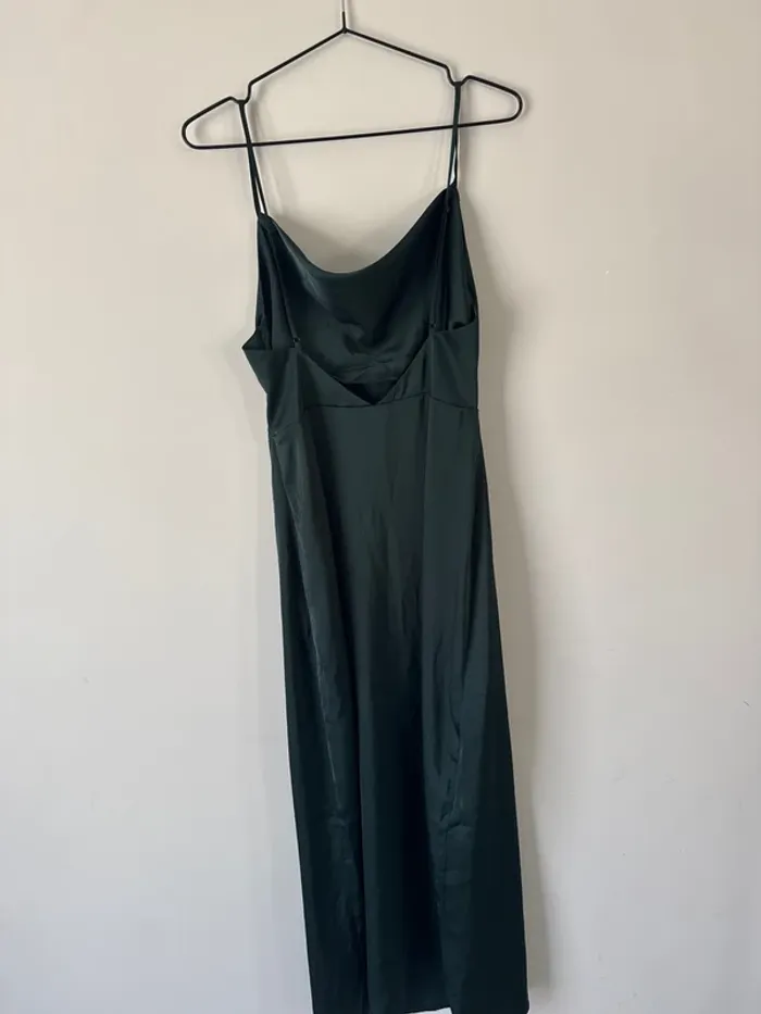 👗 👗 VILA - Robe longue effet satin à col bénitier - vert sapin- neuf avec étiquette - taille 40 - photo numéro 5