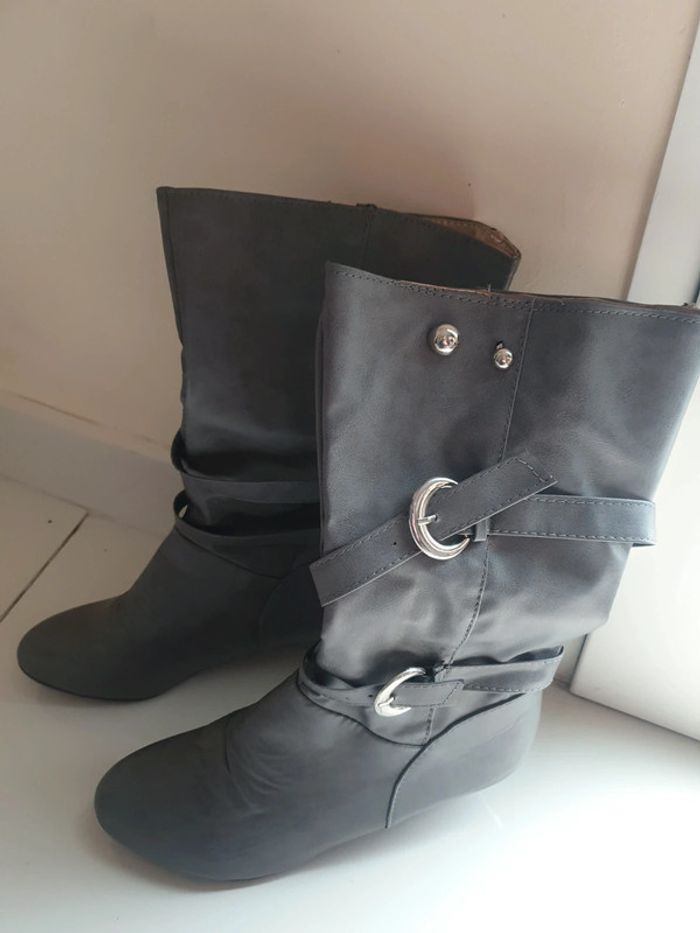 Bottes grises neuves 41 - photo numéro 2
