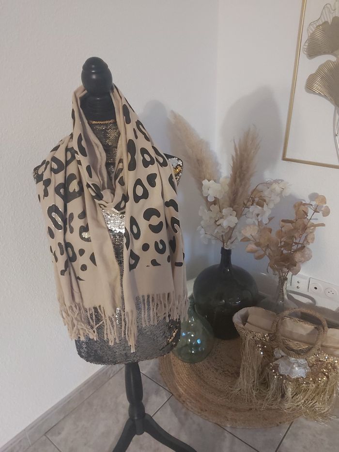 Echarpe léopard - photo numéro 2