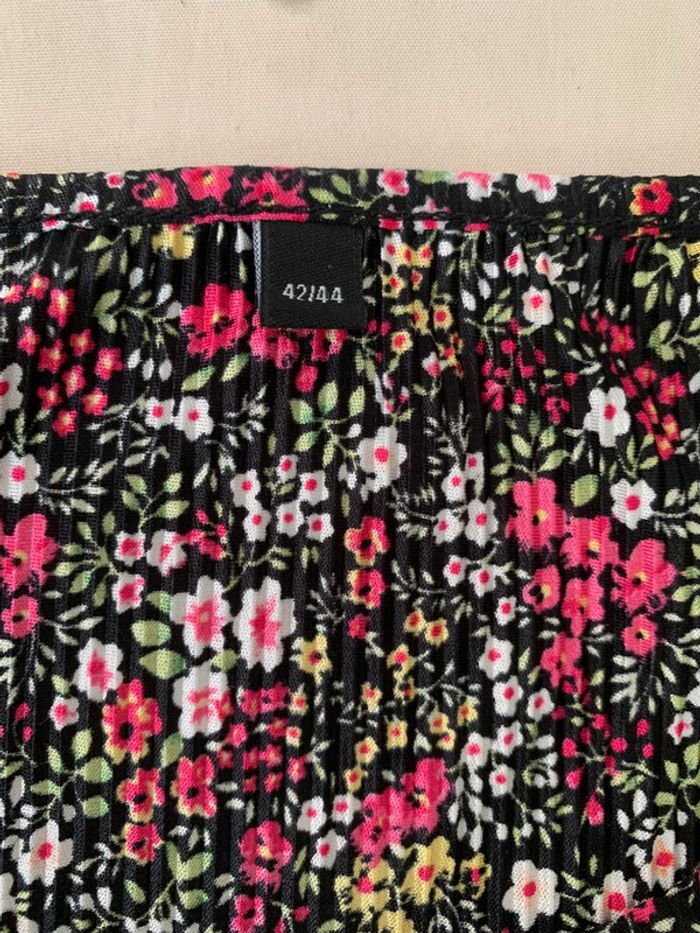 TEE shirt  fleurie manches courtes taille 42-44 - photo numéro 5
