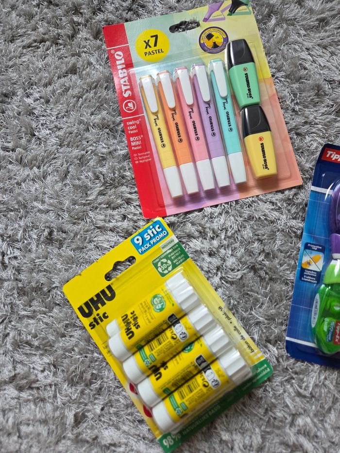 Lot fournitures scolaires colle uhu stabilol bic tipp ex correcteur - photo numéro 2