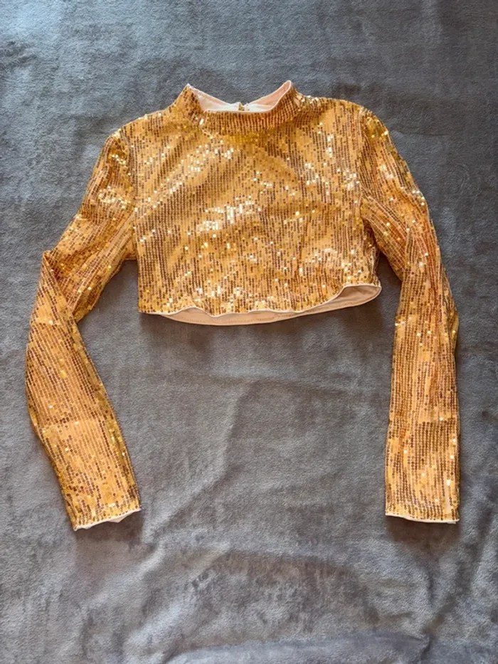 Haut femme à paillettes court à manches longues Shein en très bon état taille 34. Couleur doré. - photo numéro 2