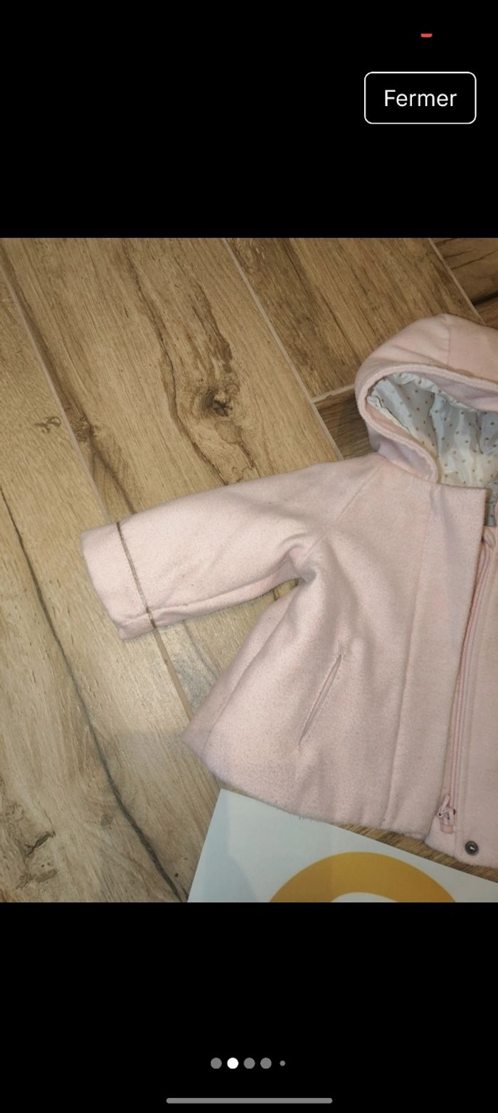 Caban Veste polaire doublé 
Couleur rose clair 
Taille 3 mois 
Parfait état - photo numéro 2