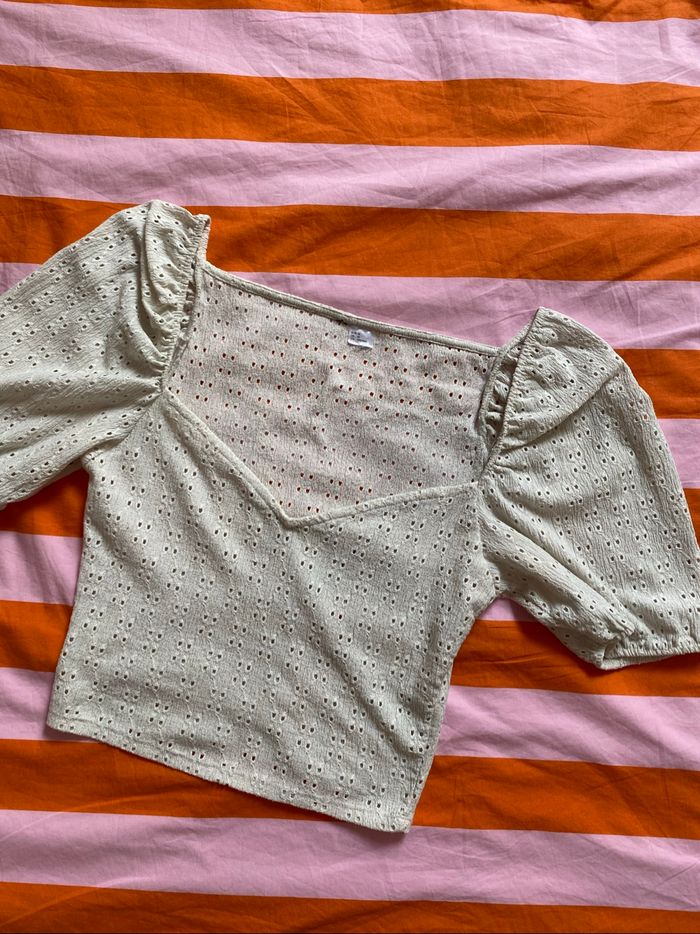 Top court romantique en broderie anglaise H&M taille M - photo numéro 4