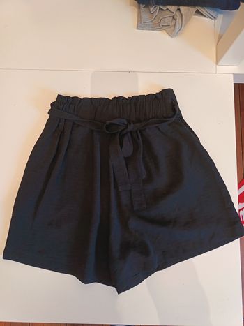 Short noir