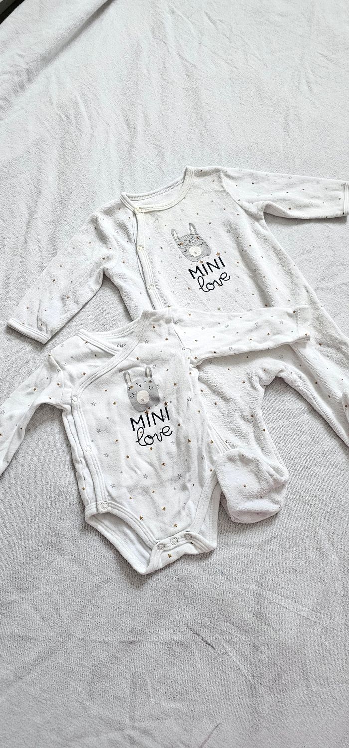 Dors bien et avec  bodies bébé 3 mois – "Mini Love" – bon état