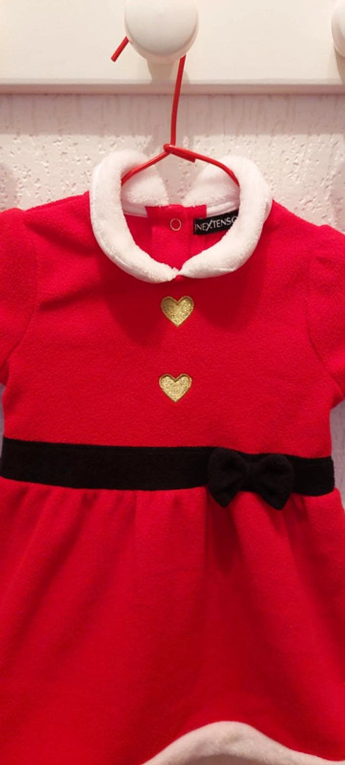 Très jolie robe Noël rouge In Extenso 86 cm 18 mois excellent état - photo numéro 3