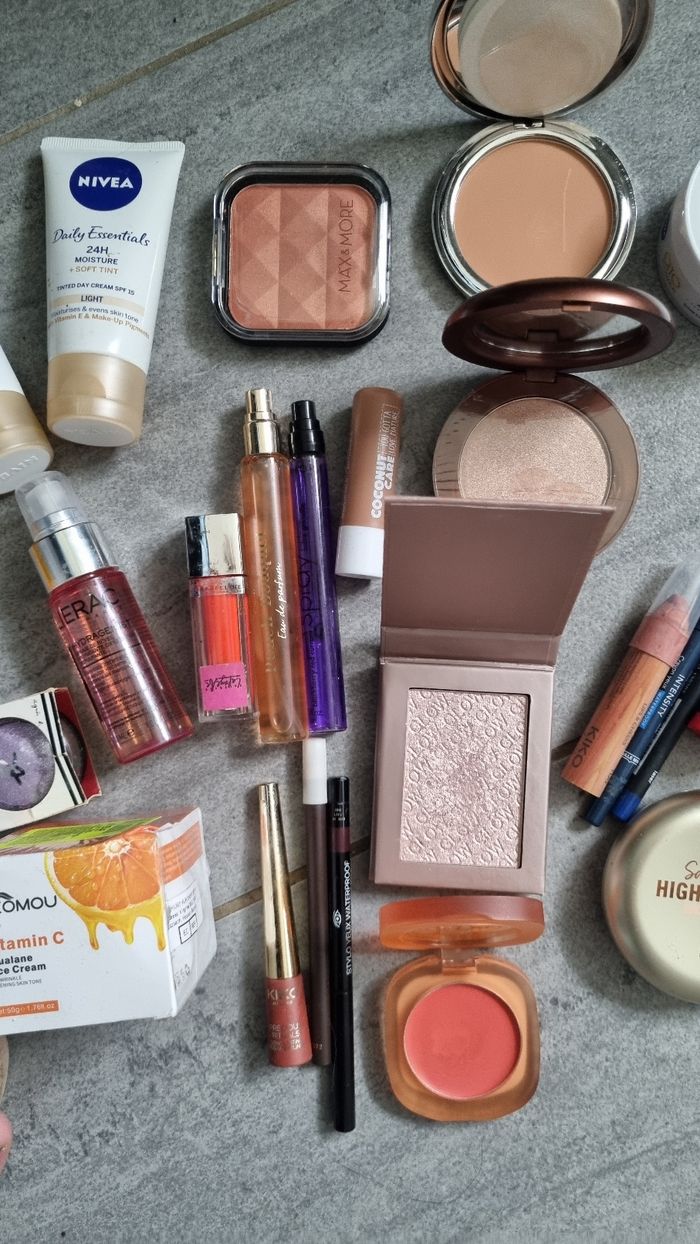 Lot maquillage neuf  différentes marques - photo numéro 4