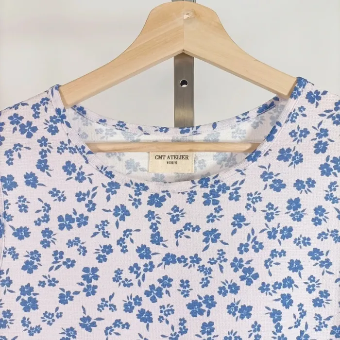 Top sans manches fleuri bleu et blanc à basque CMT Atelier taille M léger été A525 - photo numéro 3