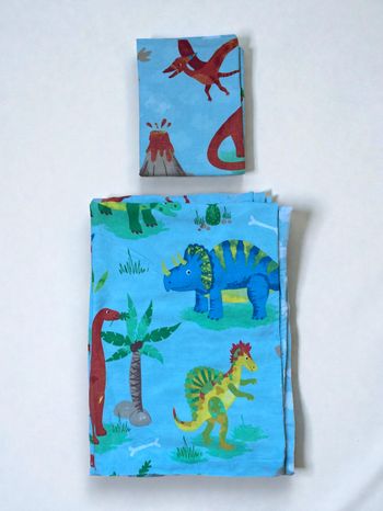 Parure de lit enfant 1 place Dinosaures & nuages (Housse + Taie)