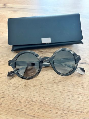 Lunettes de soleil Hugo Boss gris écailles