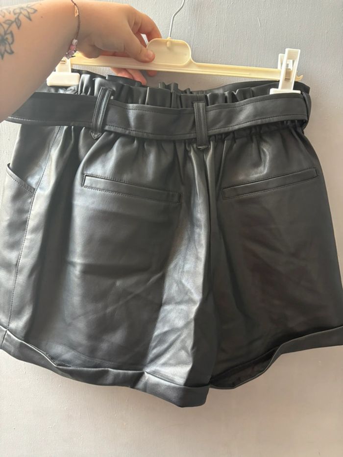 Short en similicuir - photo numéro 4